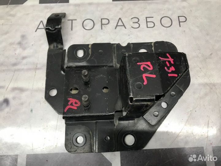 Кронштейн усилителя бампера задний левый Nissan