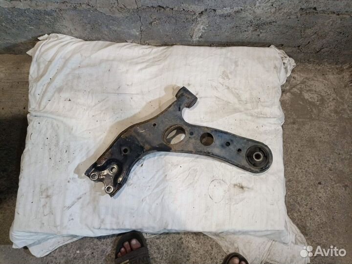 Рычаг передний правый Toyota RAV4 40