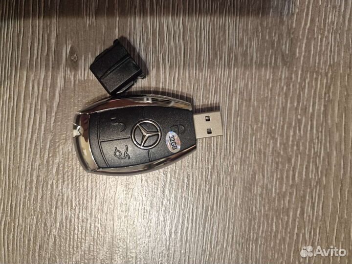 Usb флешка в виде ключа Mercedes