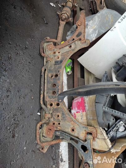 Подрамник передний Suzuki Liana