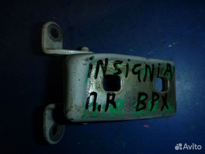Петля двери передней правой верхняя opel insignia
