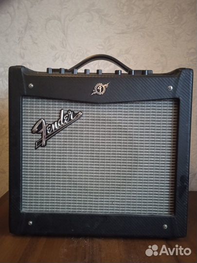 Fender mustang I (V2) гитарный комбик 20 Вт