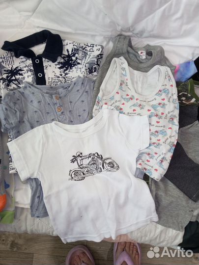 Не большой пакет одежды на мальчика