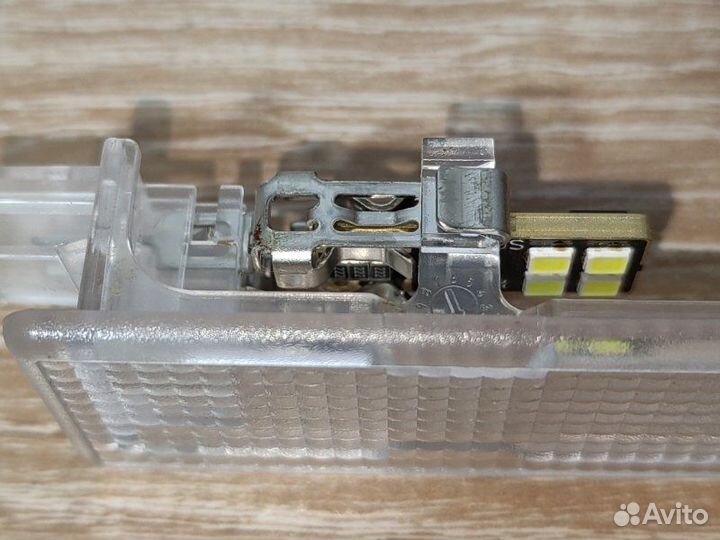 Плафон подсветки салона Bmw 5 F10 N52B25 2011