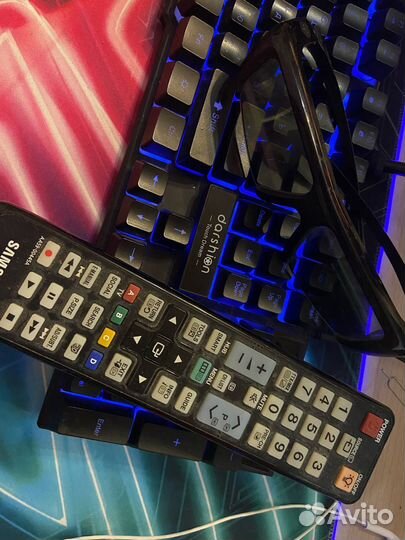 23'' монитор с динамической подсветкой Ambilight