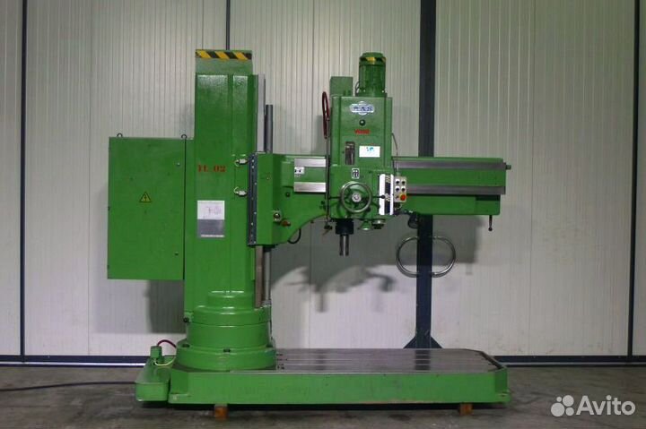 Радиально-сверлильный станок с обучением