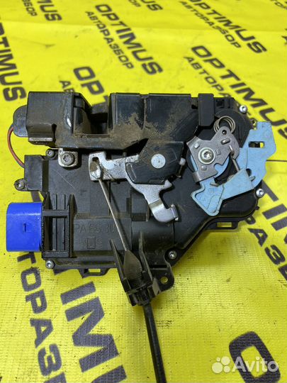Замок передней левой двери Skoda Octavia A5 BSE