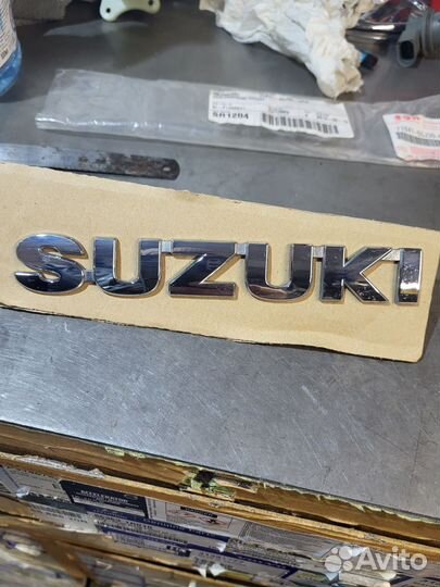 2005-16 Сузуки Эмблема задняя Grand Vitara