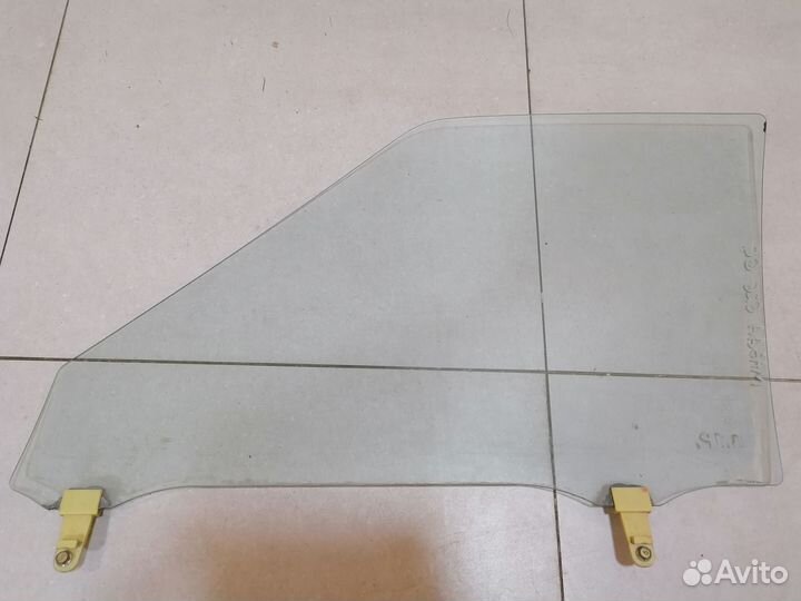 Стекло двери передней правой Mazda 626 (GC) 1987г