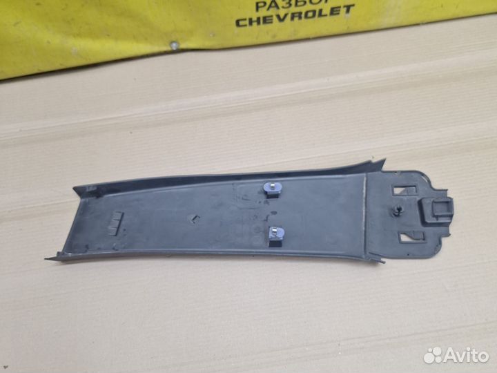 Обшивка правая средней стойки Opel Astra H