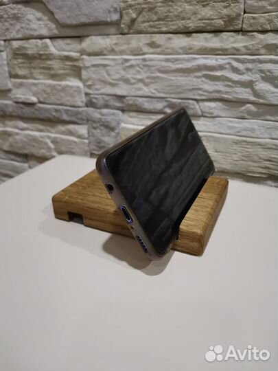 Подставка для телефона из дерева