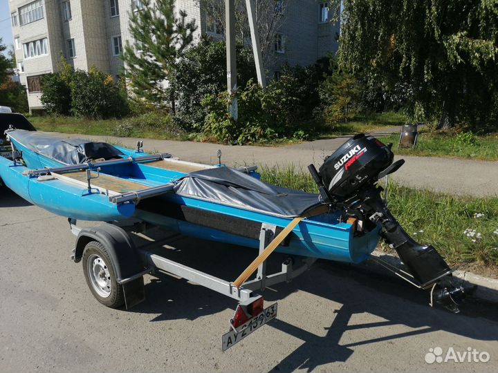 Парусно-гребной тримаран 