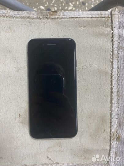 Телефон iPhone SE 2020