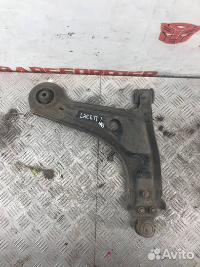 Рычаг подвески передний правый Шевроле Лачетти