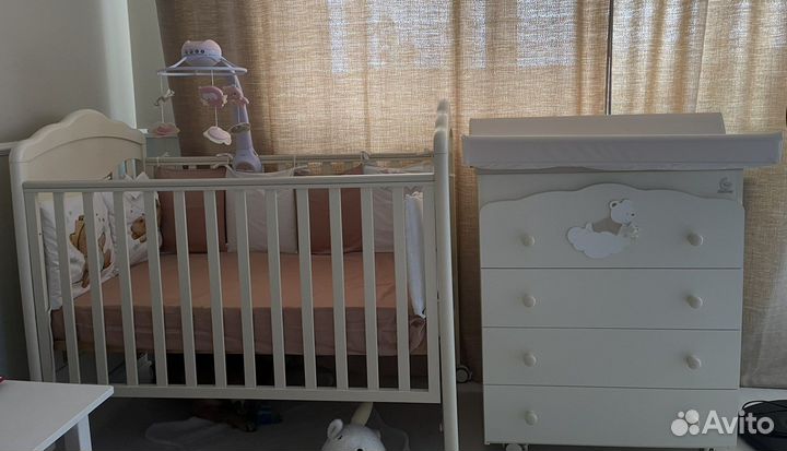 Комплект детской мебели кроватка и комод