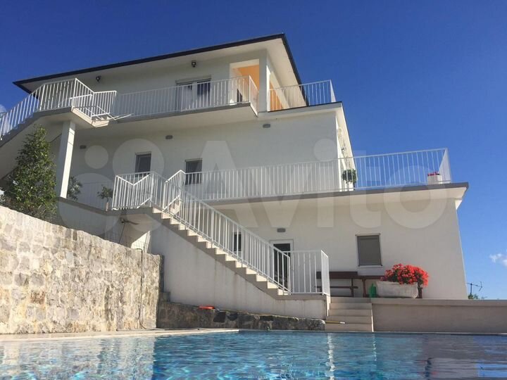 Дом 450 м² на участке 2300 м² (Черногория)