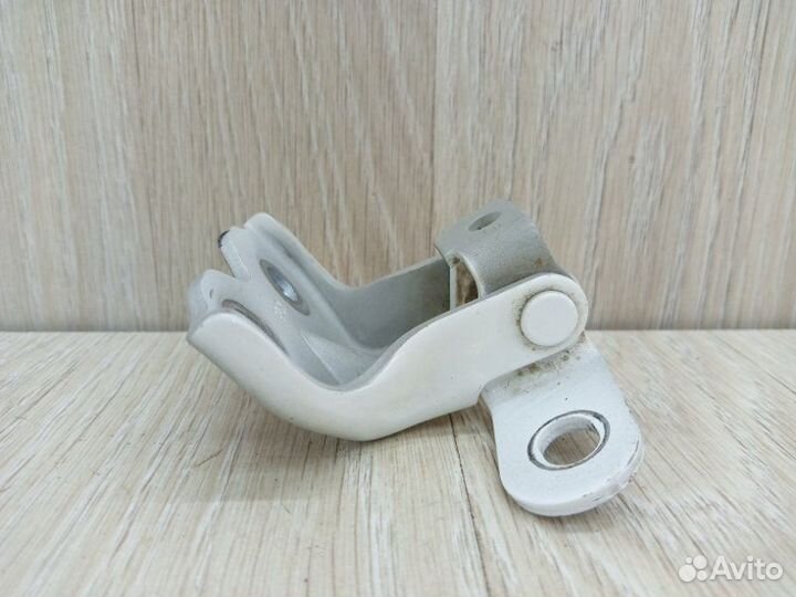 Петля двери передняя правая Hyundai Solaris 2