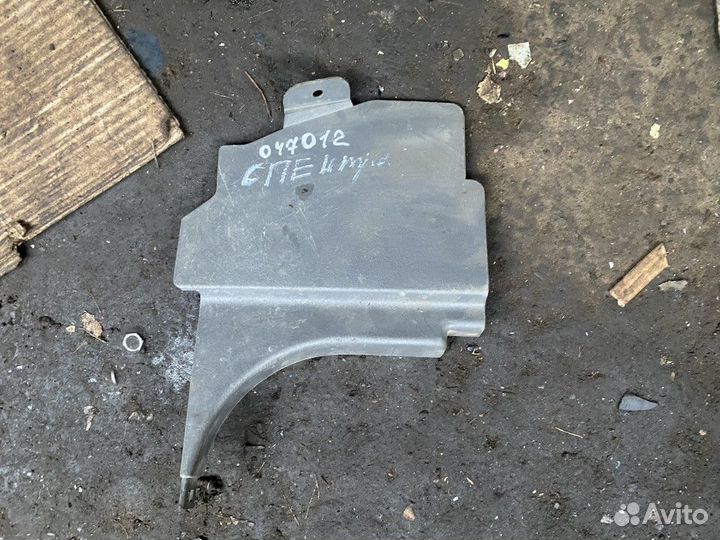 Накладка передний правый Kia Spectra 2001-2011