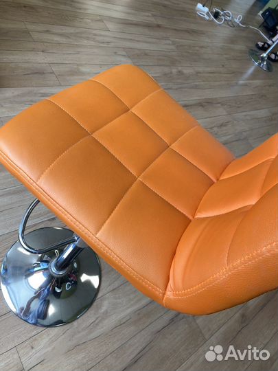 Гримерный стол, барный стул, этажерка