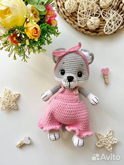 Вязаная игрушка Волчица