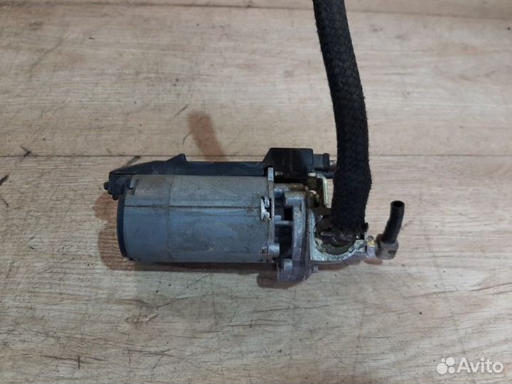 Насос помпа (электрический ) Mercedes-Benz