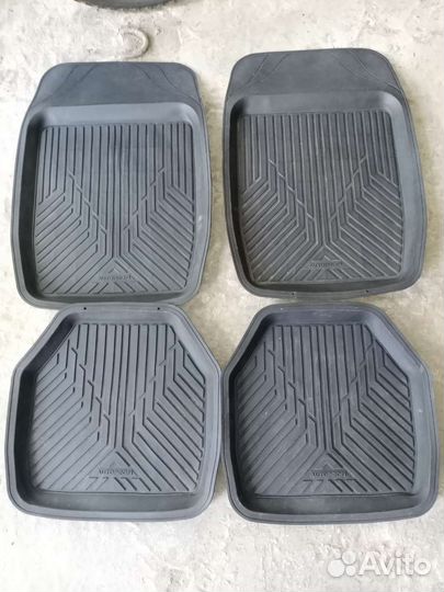 Комплект автомобильных ковриков