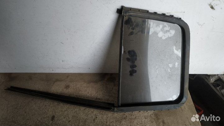 Форточка двери задняя правая Renault Symbol