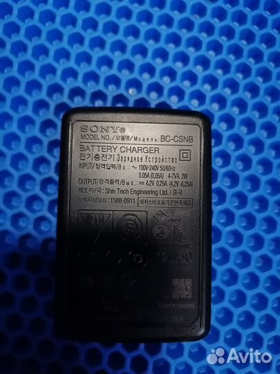Я)зарядное устройство Sony BC-csnb