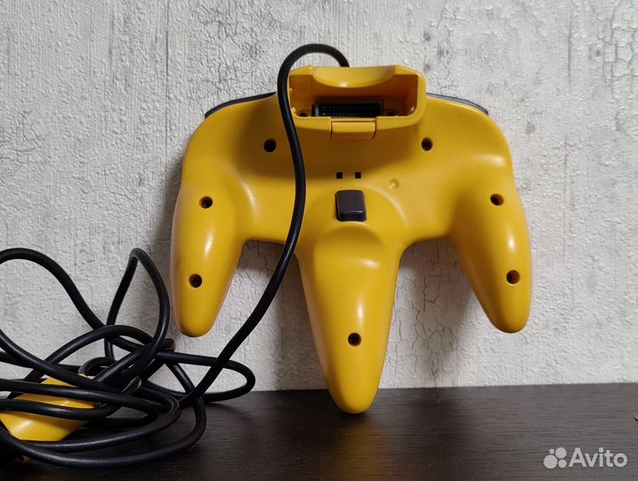 N64 Controller / Yelow