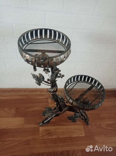 Кованая подставка кашпо для цветов