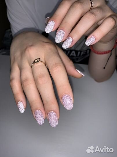 Модель на маникюр