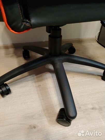 Бу Игровое кресло Zone 51 Gravity