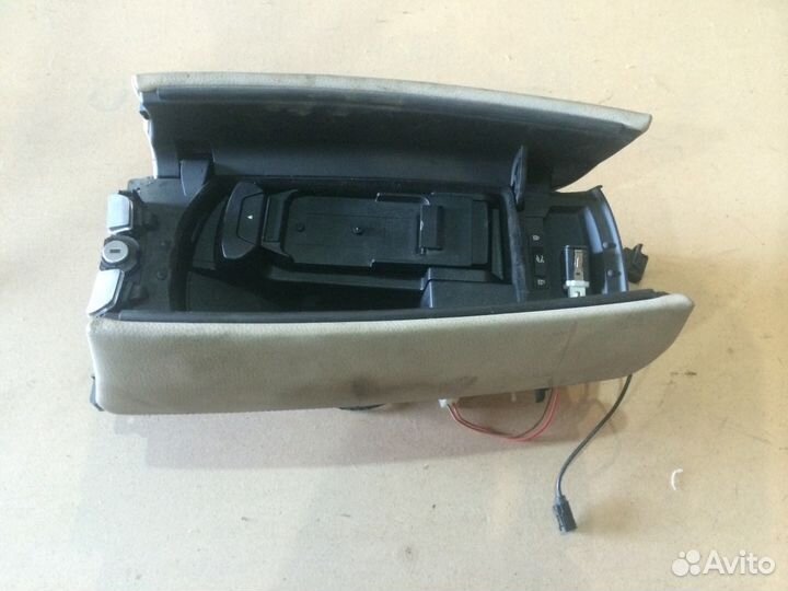 Центральная консоль и подлокотник BMW 7 series F01