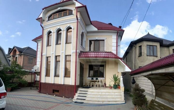 Дом 700 м² на участке 7 сот.