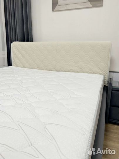 Чехол на изголовье кровати