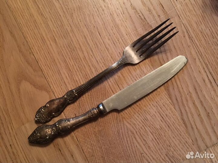 Старинные вилка и нож
