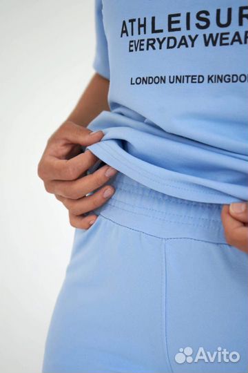 Спортивные штаны и футболка