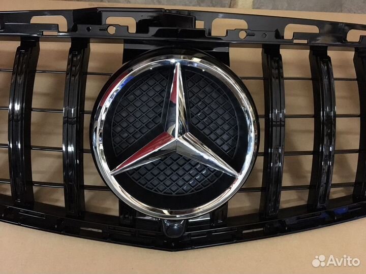 Решетка радиатора Mercedes W212 AMG рестайлинг