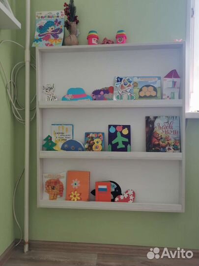 Полка для книг монтессори