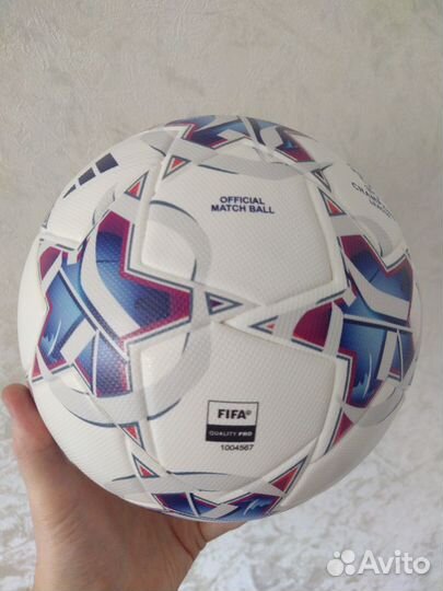 Футбольный мяч adidas