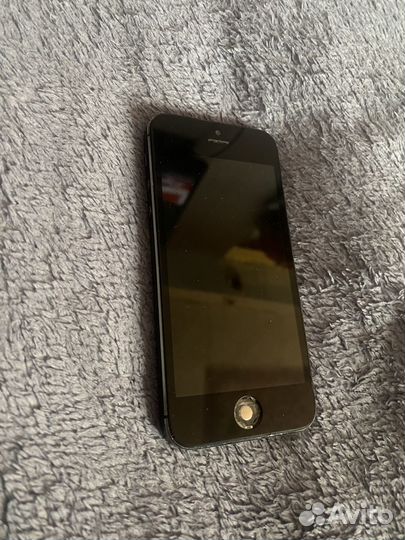 Телефон iPhone 5