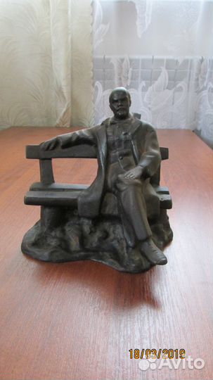 Ленин на скамье (литье,чугун)