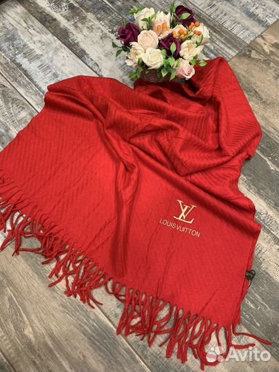 Объемный палантин шарф LV красный мягкий