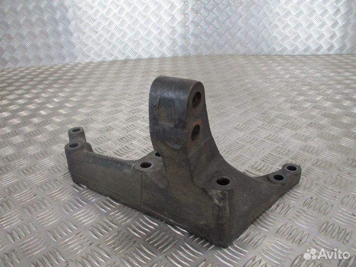 Кронштейн двигателя задний правый MAN 51415013082