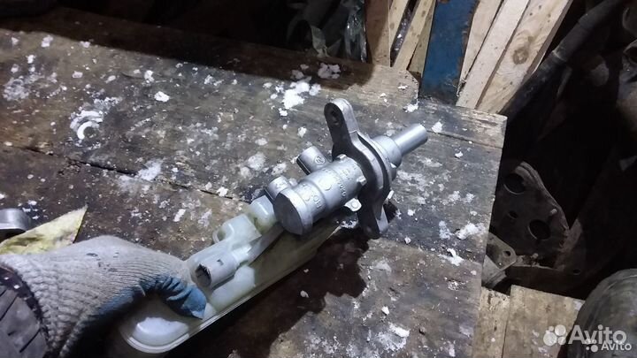 Главный тормозной цилиндр Toyota Yaris Vitz