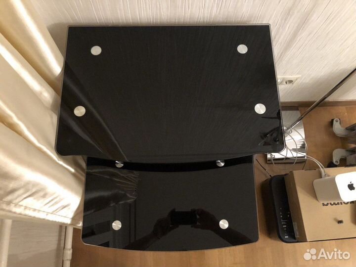 Стеклянный компьютерный стол 