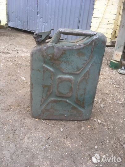 Канистра металлическая заводская б/у