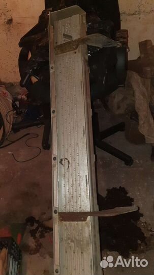 Подножка правая surf 185