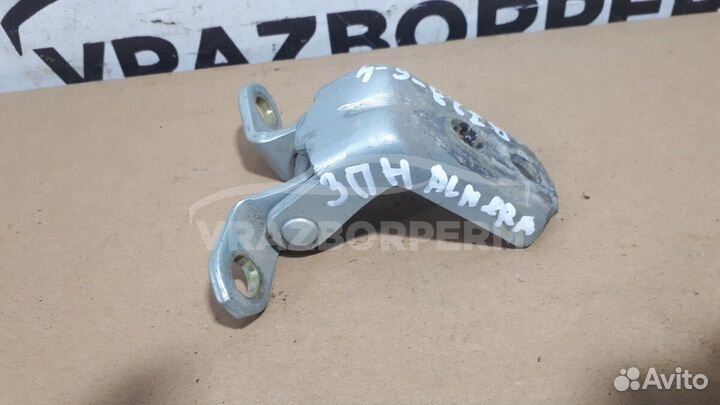 Петля двери задней левой верхняя Nissan Almera