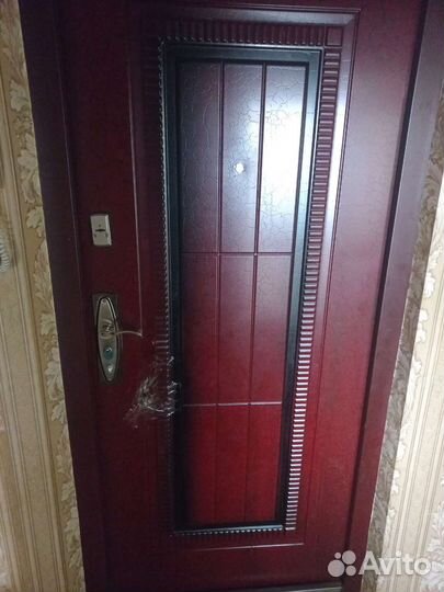 Дверь входная металлическая с зеркалом